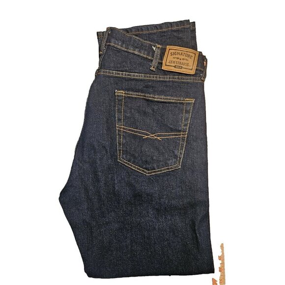 Levi's Jeans Men's 40Wx 32L Medium Wash Gold Signature Relaxed Fit EUC Straight - Picture 1 of 7
